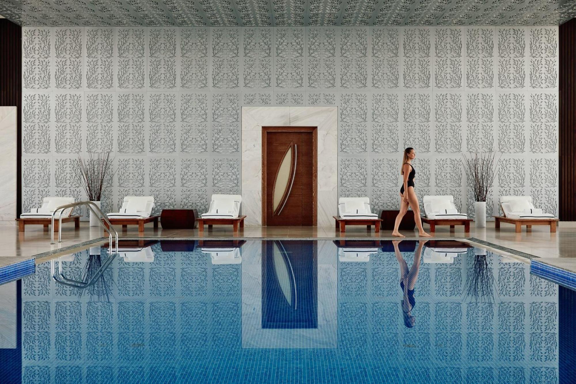 Jw Marriott Absheron Baku Hotel Exterior foto The pool at the Four Seasons Hotel, Istanbul